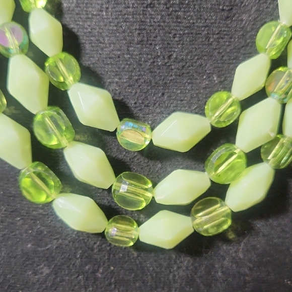 Elegant Lime Green Acrylic Beaded Necklace - Picture 3 of 8